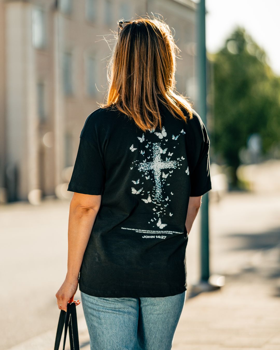 John 14:27 'Butterfly Cross' Women’s Oversized T-Shirt