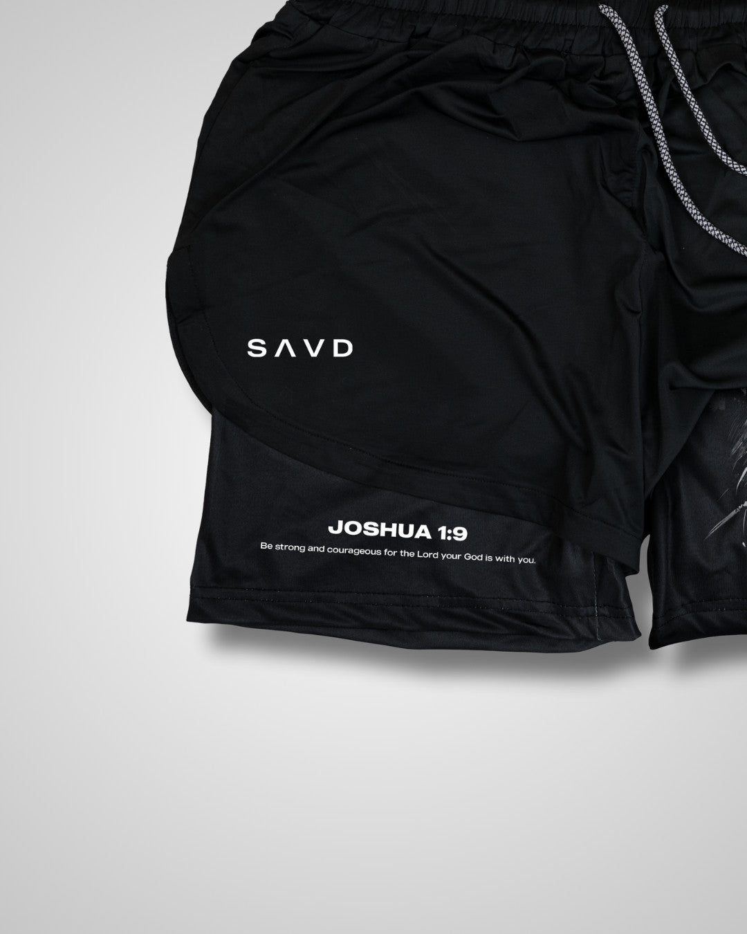 Pantalones cortos deportivos para niñas Josué 1:9 "León"